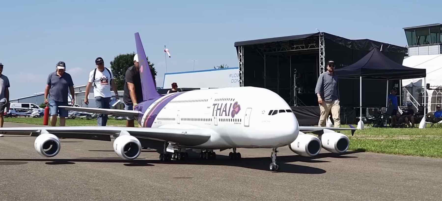From Airbus A380 to Boeing 747 The World's Biggest RC Planes